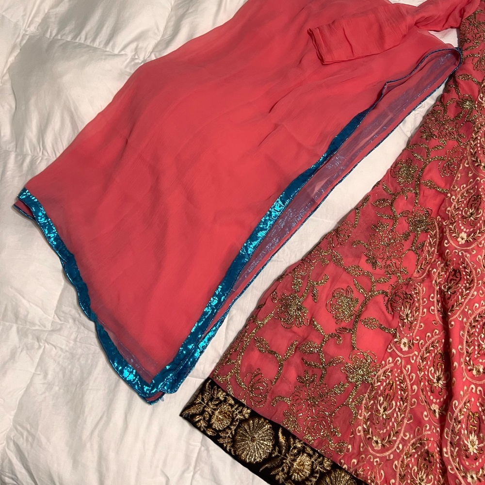 Pakistani 2 Piece Shalwar Kameez - image 3